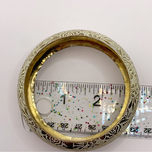 Gold tone white enamel rose botanical embossed chunky bangle bracelet - Picture 7 of 10